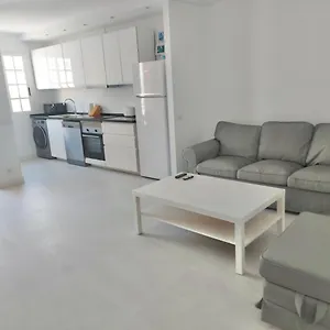 https://surfers-lodge.in-canary-islands.com
