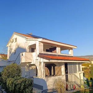 https://apartments-frank.primorje-gorskikotar.com